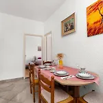 Lara Apartment *