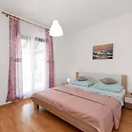 Lara Apartment *