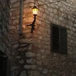 Lara *