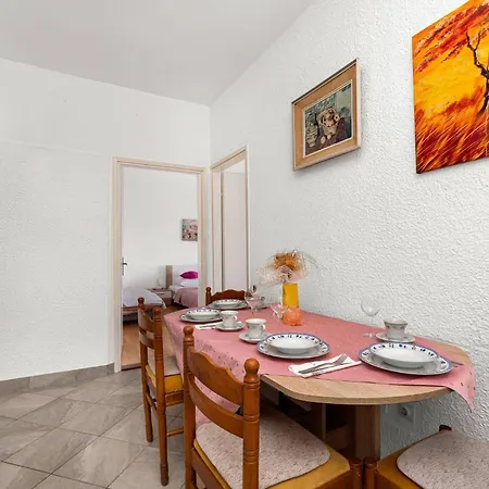 Lara Apartment *