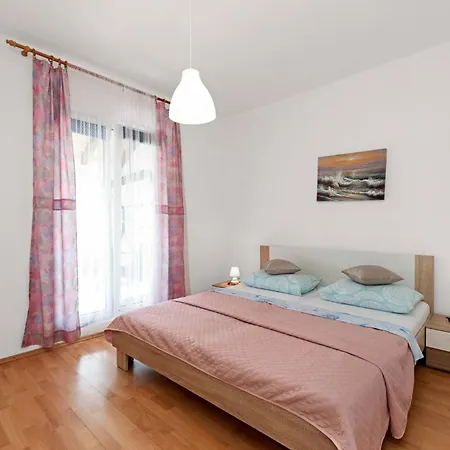 Lara Apartment *