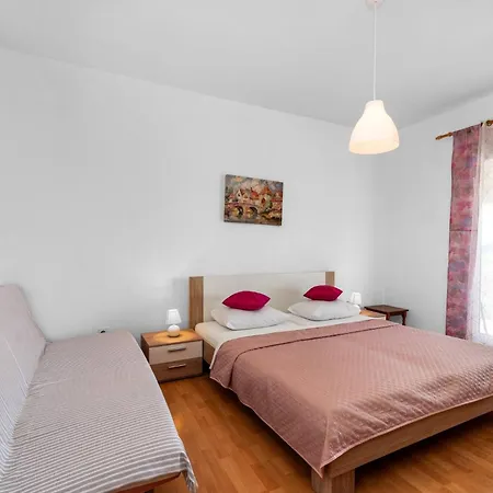 Lara Apartmán Tribalj