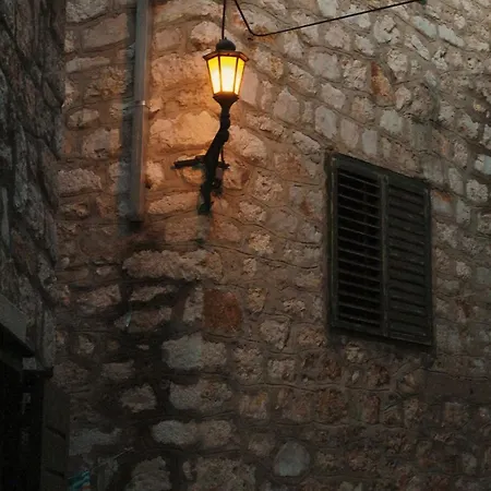 Lara *